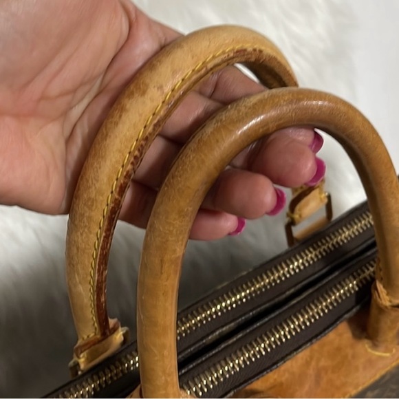 AUTHENTIC LV LUGGAGE POSH AUTHENTICATED - Picture 2 of 7